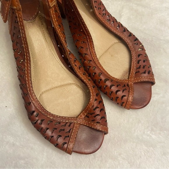 Frye Maya Cutout Slingback Pumps Brown Leather - Picture 5 of 11